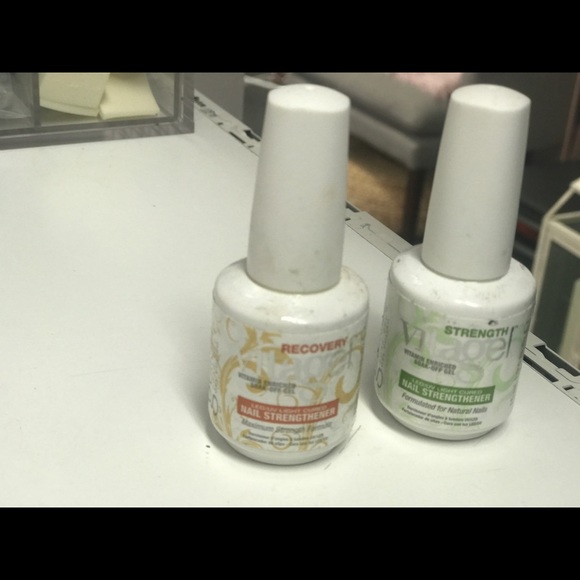 Assorted color gel nail polish bottles - Picture 3 of 4